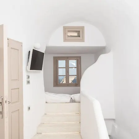 The Globe * Fira (Santorini)